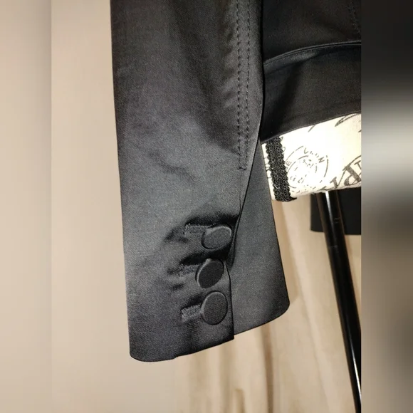 EUC! bebe Classic Black Satin Women's Blazer. Size 6 - Picture 5 of 8